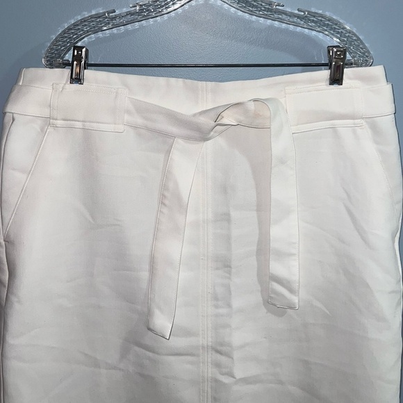 Banana republic- white skirt - Picture 2 of 5